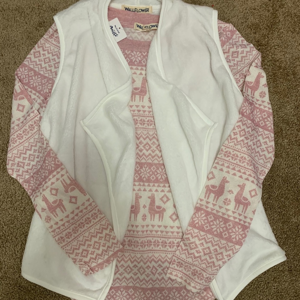 Juniors' WallFlower Printed Tee with Cozy Vest Set